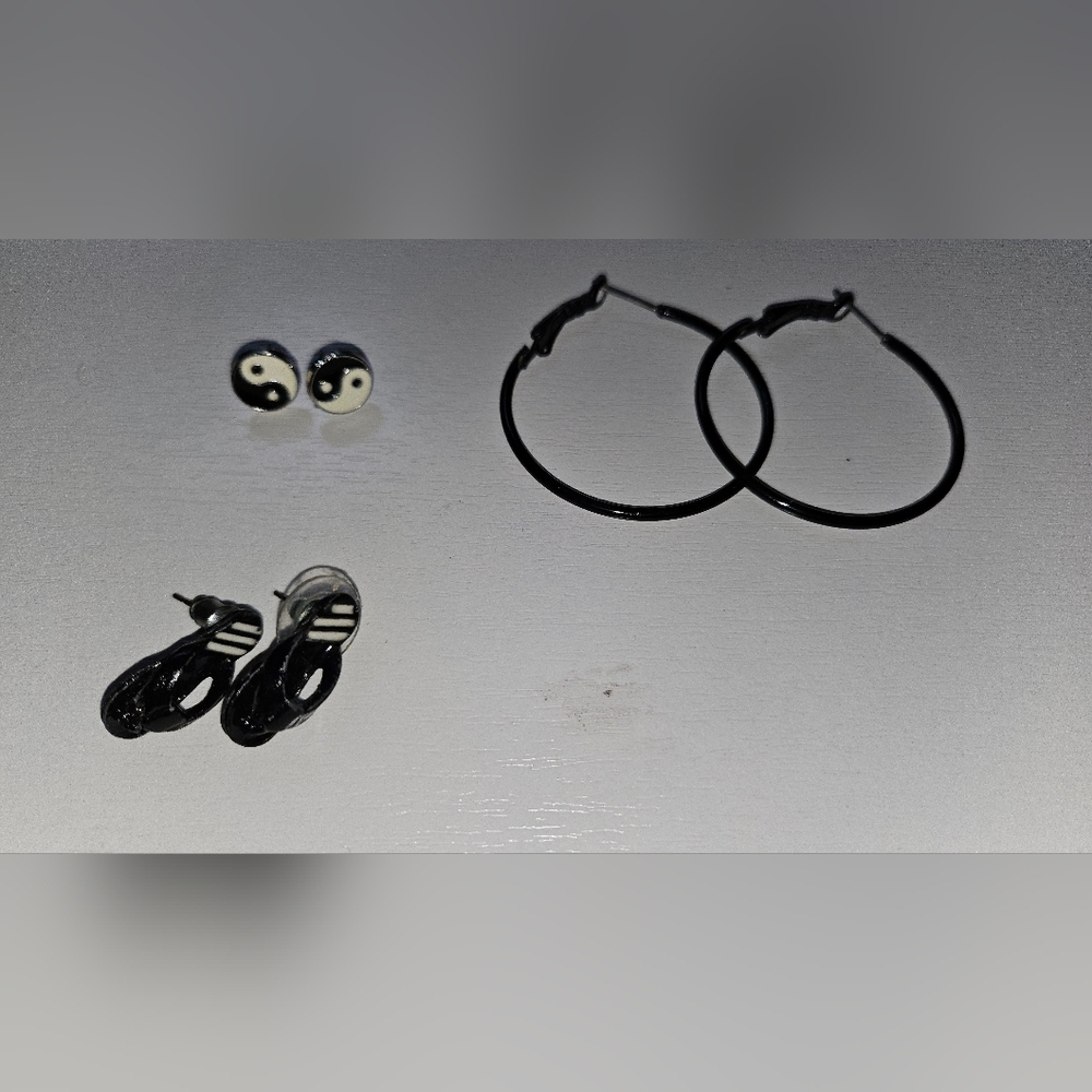 Lot of 3 pairs of black earrings